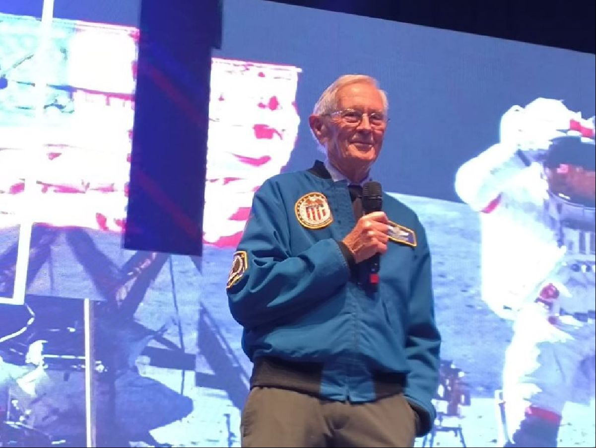 Estreia de Space Adventure conta com a presença de Charles Duke, o astronauta mais jovem a pisar na lua