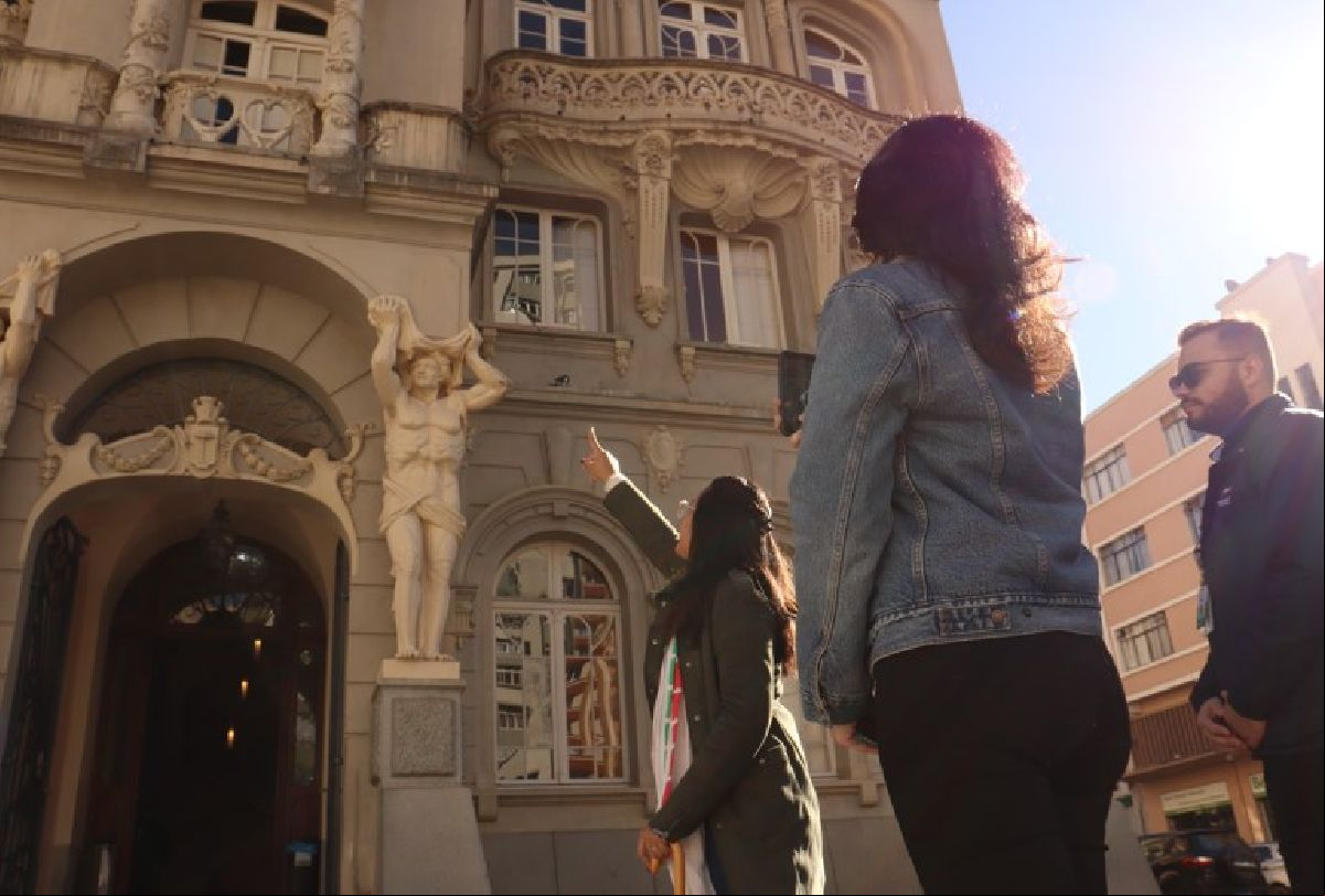 Walking tour propõe eio a pé na região central de Curitiba com guia especializado