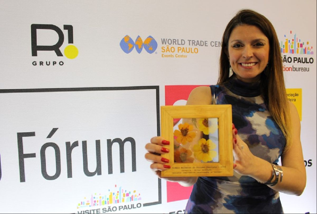 Thais Medina é eleita Mulher Revelação no Prêmio Mulheres do Turismo Paulista