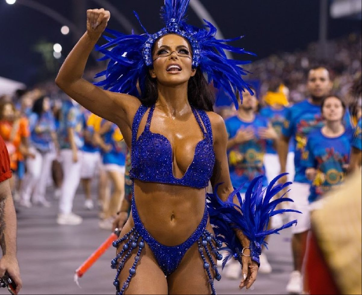 Carla Prata dá show em último ensaio técnico e entrega detalhe inédito da fantasia para o desfile
