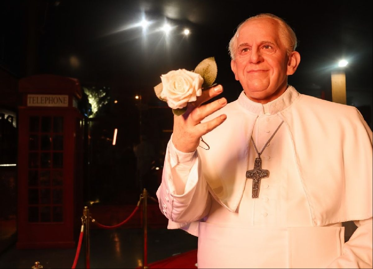 Gesto de Fé: Museus de Cera de Gramado (RS), Olímpia (SP) e Foz do Iguaçu (PR) presenteiam com foto do Papa Francisco